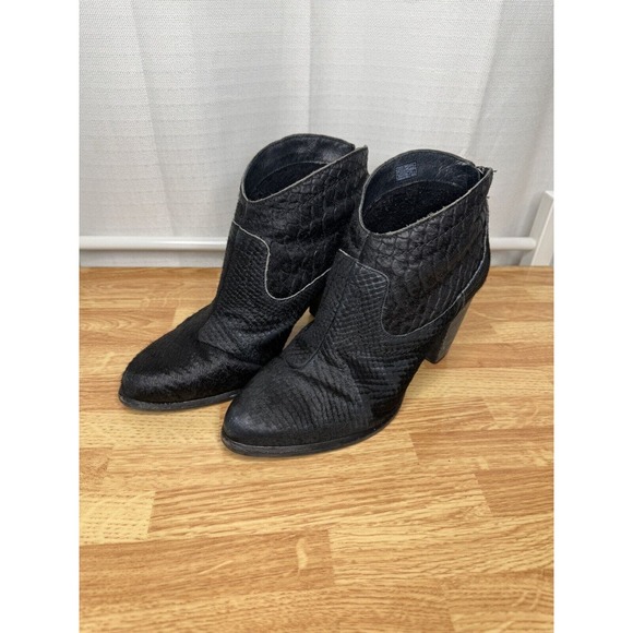 UGG Genuine Calf Hair Charlotte Black Snake Embossed Ankle Boots Size 8 - Picture 1 of 7